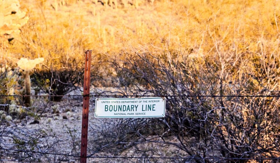 Simple sign reading “boundary line” against a clean background